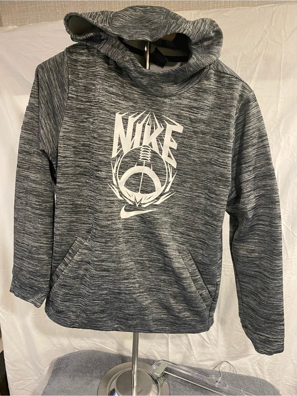 Nike Kids Gray Pullover Hoodie. Large